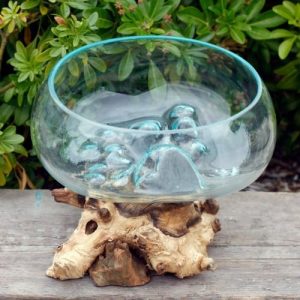 Verre en fusion sur bois