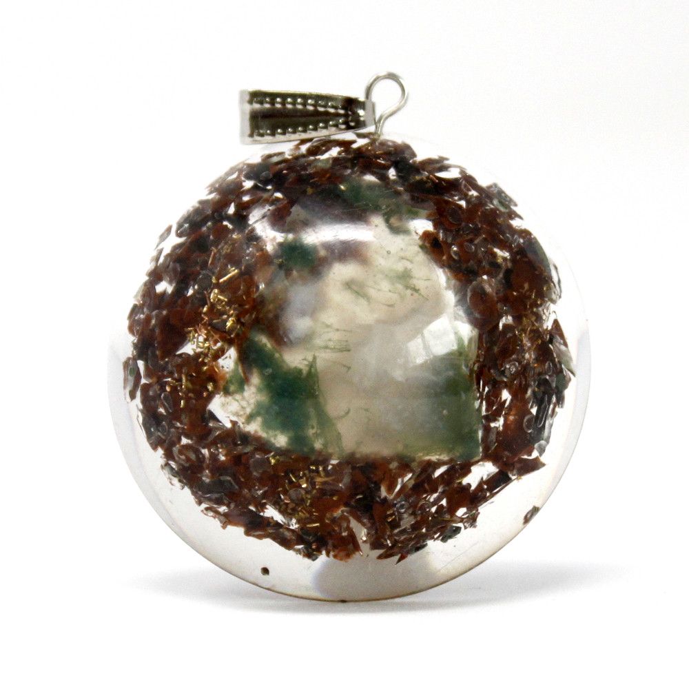 Pendentif orgonite en forme de dôme avec inclusions minérales naturelles et copeaux métalliques