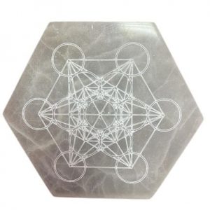 plaque de rechargement hexagonale en sélénite 18 cm avec géométrie sacrée pour purifier et recharger les pierres naturelles