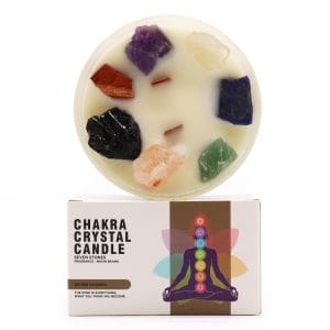 Grande bougie en cire de soja avec sept pierres naturelles brutes des chakras en cercle, améthyste, lapis-lazuli, aventurine, citrine, cornaline et obsidienne — Lumen Arca