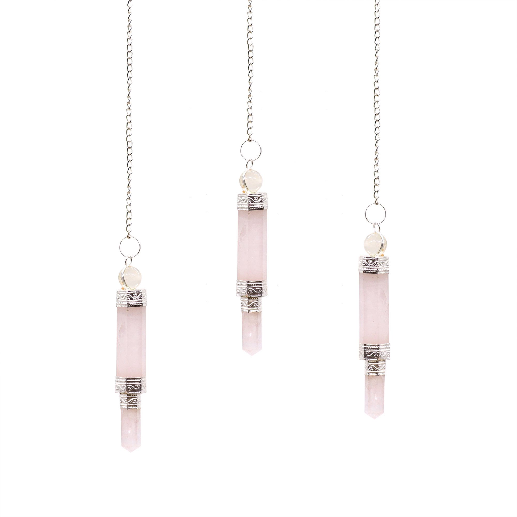 pendule triple en quartz rose suspendu à une chaîne métallique pour radiesthésie