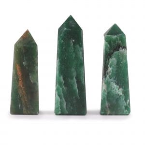 Trois pointes obélisques en jade indien naturel poli, teintes vertes riches aux veinures naturelles variées, environ 5 cm — Lumen Arca