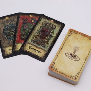 boîte du jeu de tarot Requiem Arcana de 78 cartes style gothique