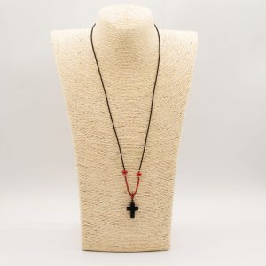 collier cordon avec pendentif croix en agate noire naturelle