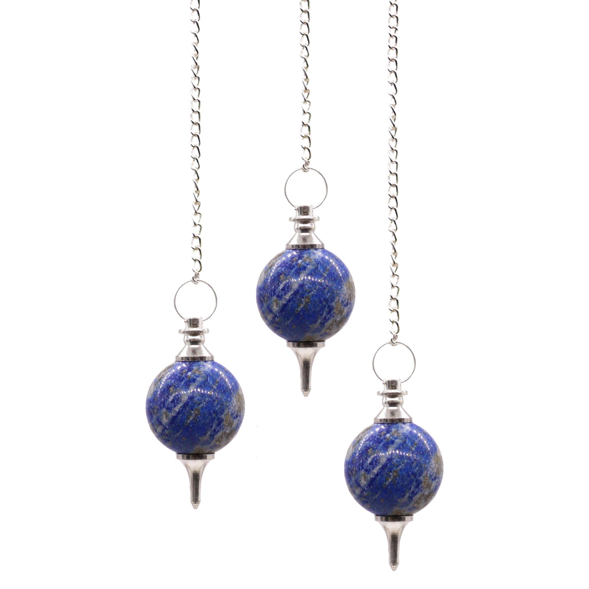 pendule sphère en lapis lazuli bleu suspendu à une chaîne métallique pour radiesthésie