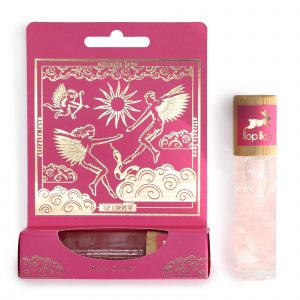 Roll-on ésotérique Tarot Les Amoureux au quartz rose avec packaging rose et doré inspiré des cartes de tarot, parfum énergétique spirituel et lithothérapie amour.