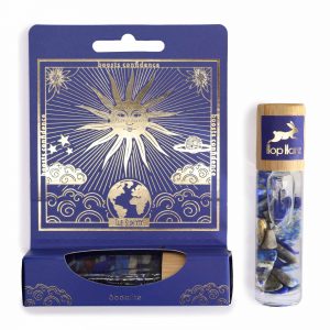 Roll-on ésotérique Tarot Le Soleil à la sodalite avec packaging bleu et doré inspiré des cartes de tarot, parfum énergétique lumineux dédié à la confiance et à l’énergie positive.