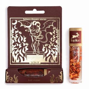 Roll-on ésotérique Tarot Le Diable au jaspe rouge avec packaging rouge foncé et doré inspiré du tarot, parfum énergétique d’ancrage et de charisme spirituel.