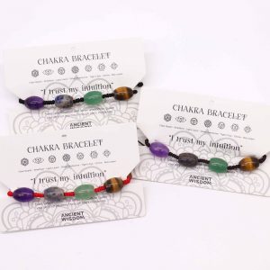 Bracelet 7 chakras en perles de pierres naturelles monté sur cordon réglable avec carte d'affirmation positive « Je fais confiance à mon intuition »