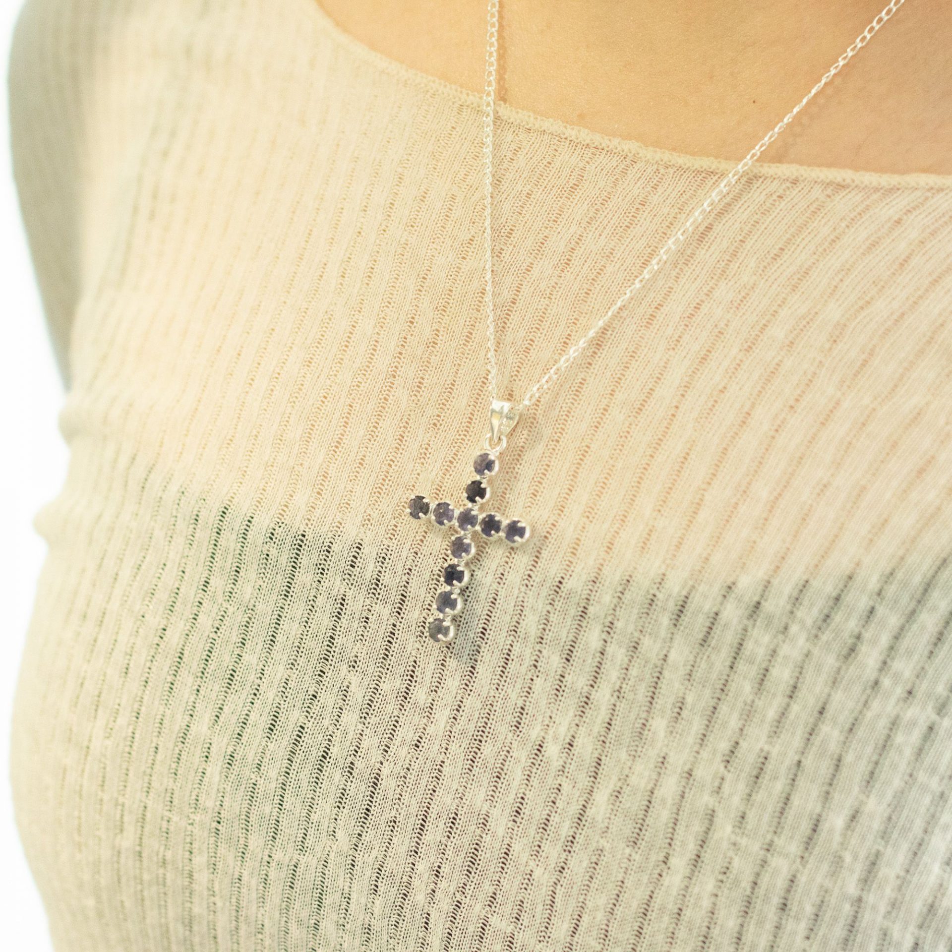 Pendentif Crucifix en Iolite Plaqué Argent – Collier avec Chaîne 45 cm – Image 5