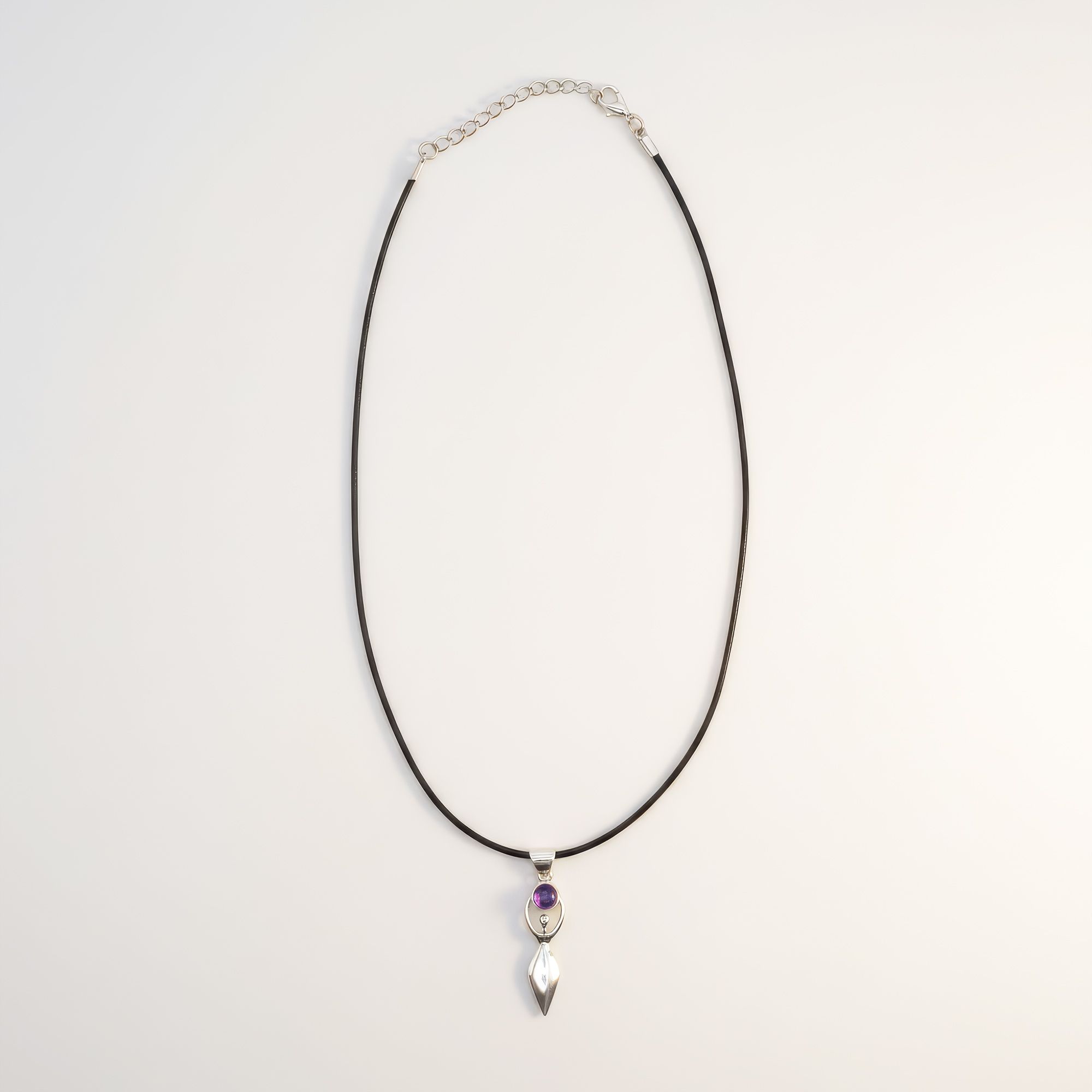 Collier spirituel avec pendentif déesse en améthyste plaqué argent sur cordon noir de 45 cm