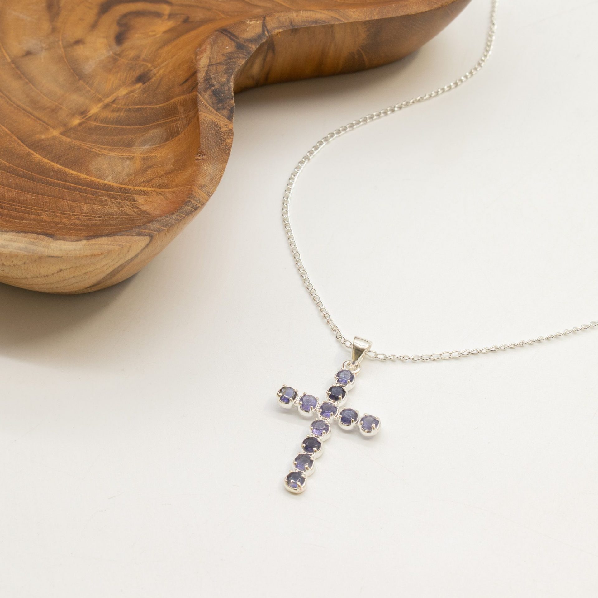 Pendentif Crucifix en Iolite Plaqué Argent – Collier avec Chaîne 45 cm – Image 2
