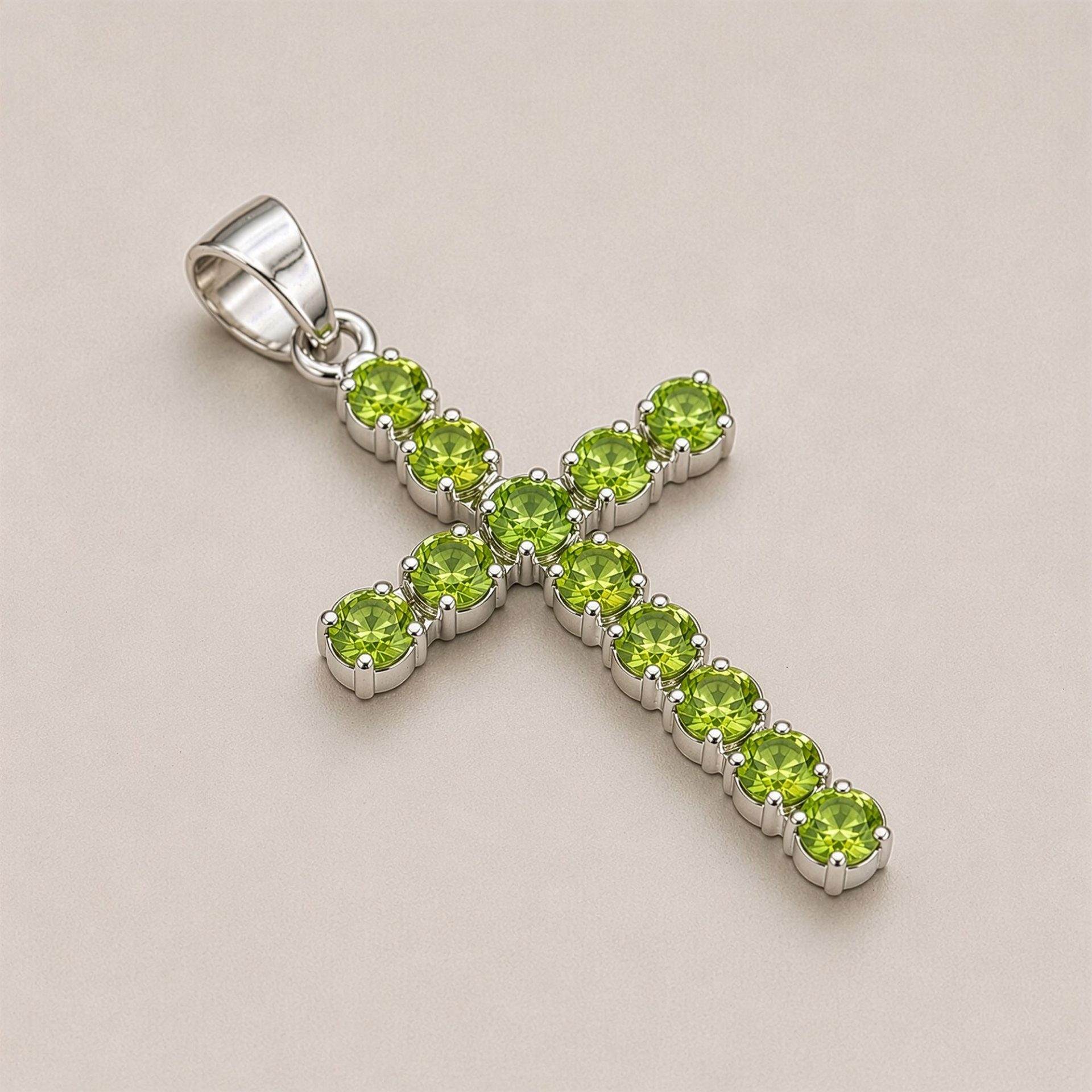 Pendentif Crucifix en Péridot Plaqué Argent – Collier avec Chaîne 45 cm – Image 5