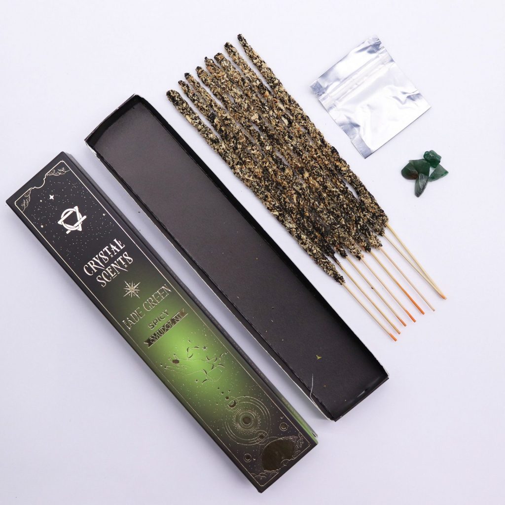 Boîte d’encens épicé Jade Crystal Scents avec 10 bâtonnets parfumés, éclats de jade et étui ésotérique vert décoratif