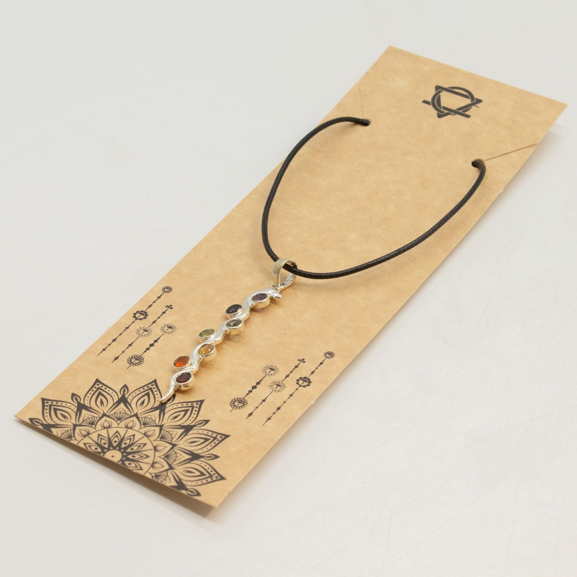 Pendentif Serpent des 7 Chakras en Pierres Naturelles – Cordon 45 cm – Image 5