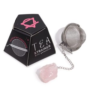 Passoire à thé en acier inoxydable avec pierre de quartz rose brute suspendue, avec son coffret pyramidal - Lumen Arca