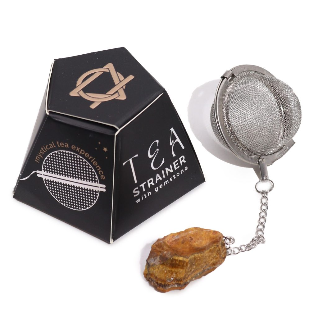 Passoire à thé en acier inoxydable avec pierre d'œil de tigre brute suspendue, avec son coffret pyramidal - Lumen Arca