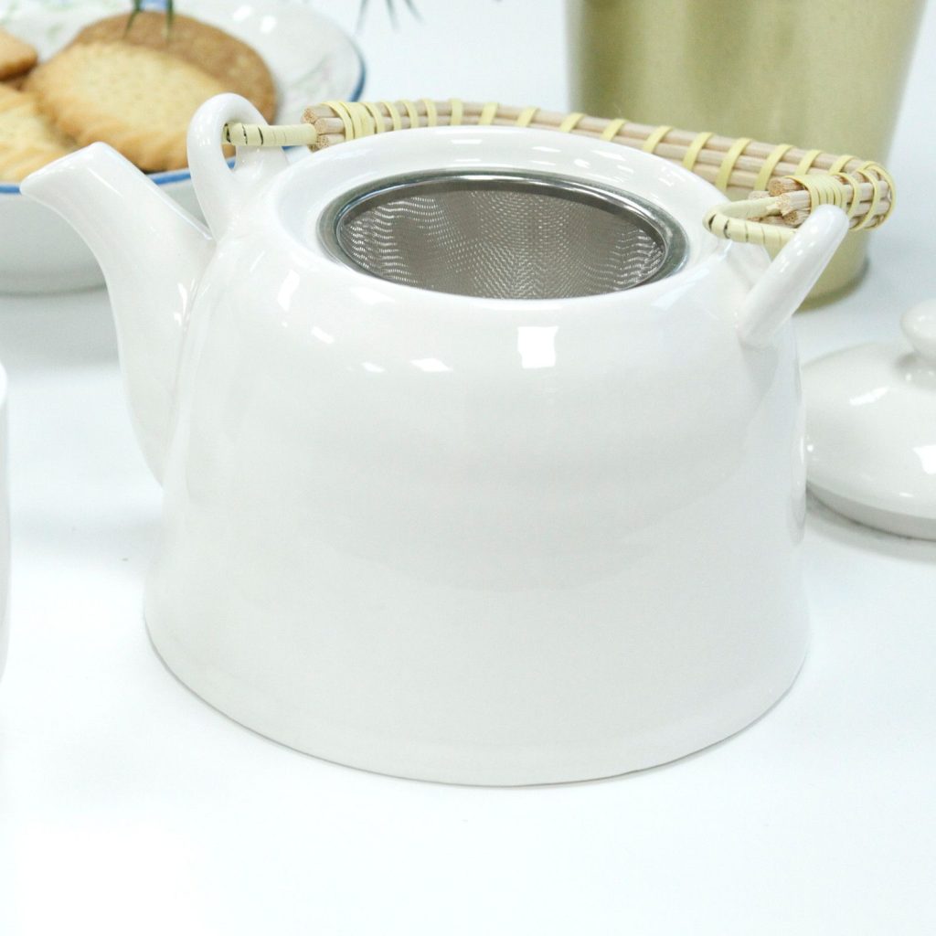 Théière blanche en céramique avec passoire métal intégrée au couvercle - Lumen Arca